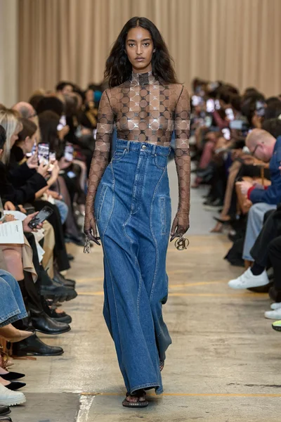 Look 3